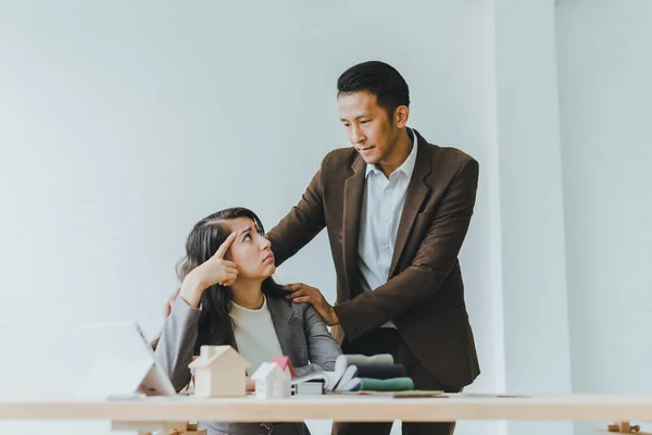 Para Wanita Bisnis Muda Yang Stres Tentang Pekerjaan Pengusaha Muda — Stok Foto