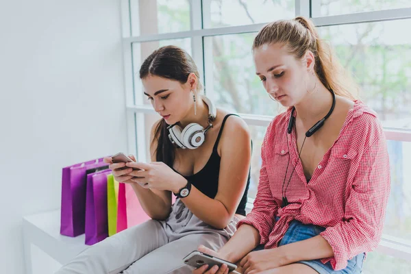 Shoppers Beställer Produkter Online Från Sina Smartphones Eftersom Kan Inte — Stockfoto