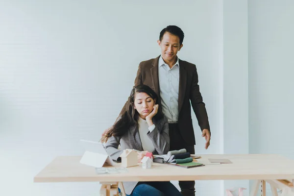 Para Wanita Bisnis Muda Yang Stres Tentang Pekerjaan Pengusaha Muda — Stok Foto