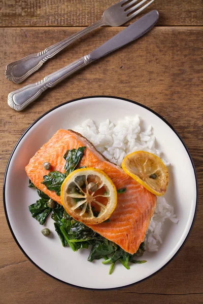 Salmon Fillet Rice Spinach Garnish Fish Steak Lemon Salmon White — Stock Photo, Image