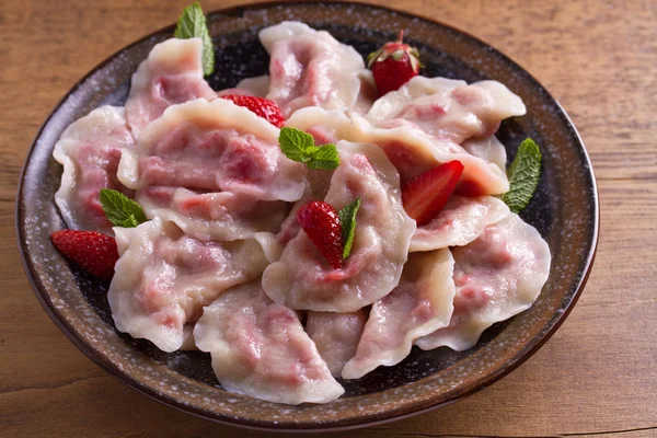 Dumplings Remplis Fraises Pierogi Varenyky Vareniki Pyrohy Boulettes Avec Remplissage — Photo