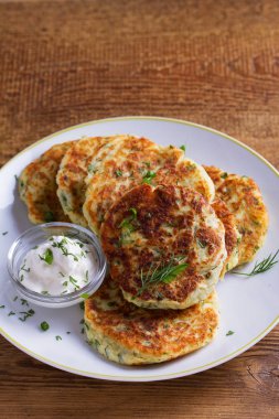 Ot ve peynirli Patatesli Çörek püresi. Patates gözlemesi. Sebze börek