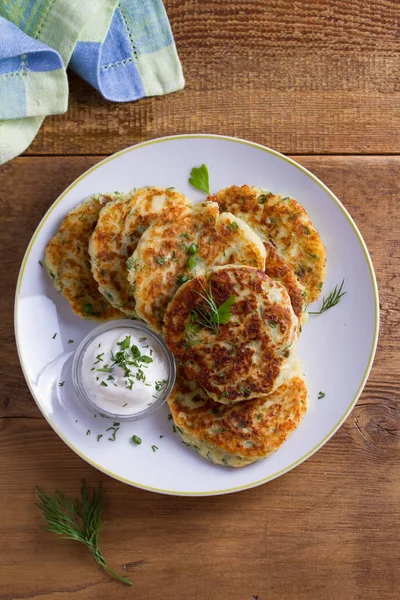 Herb Cheese Mashed Potato Cakes Panqueques Patata Buñuelos Verduras Vista — Foto de Stock