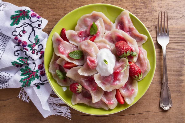 Dumplings Remplis Fraises Pierogi Varenyky Vareniki Pyrohy Boulettes Avec Remplissage — Photo