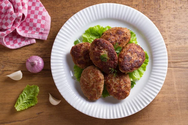 Patties Hamburgers Faits Maison Sur Assiette Blanche Vue Haut Prise — Photo