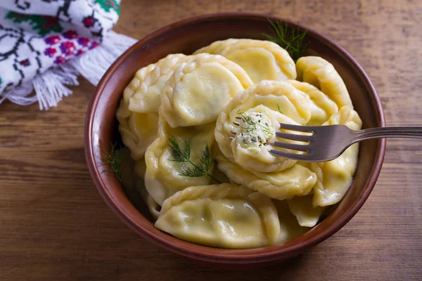 Köfte Süzme Peynir Çiftçi Peynir Ile Dolu Varenyky Vareniki Pierogi — Stok fotoğraf