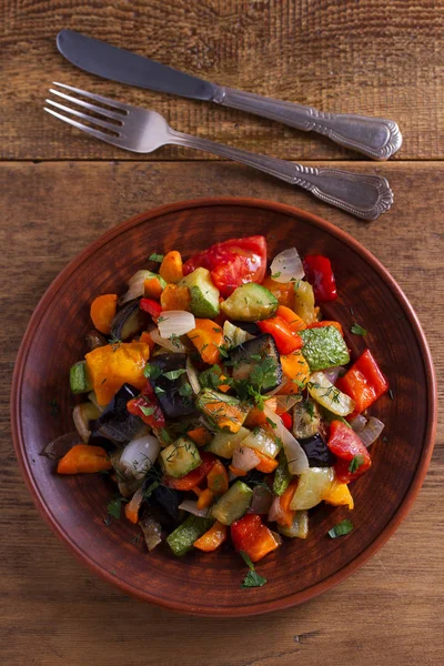 Zeleninovém Salátu Lilek Paprika Rajče Cuketa Mrkev Cibuli Dušená Zelenina — Stock fotografie