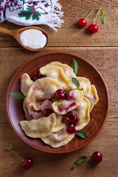 Dumplings Remplis Cerises Baies Pierogi Varenyky Vareniki Pyrohy Boulettes Avec — Photo