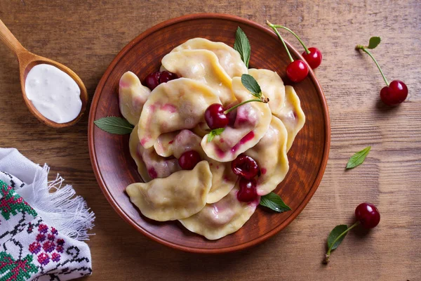 Dumplings Remplis Cerises Baies Pierogi Varenyky Vareniki Pyrohy Boulettes Avec — Photo