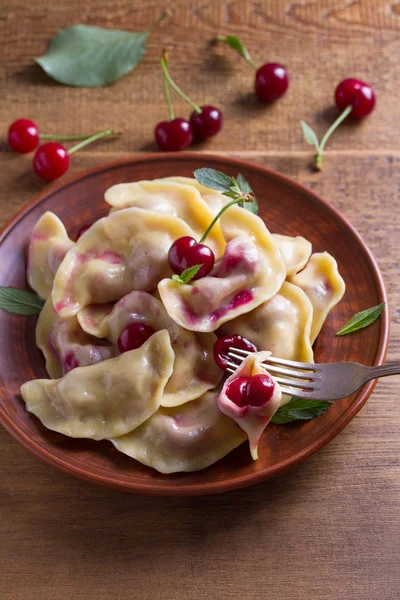 Dumplings Remplis Cerises Baies Pierogi Varenyky Vareniki Pyrohy Boulettes Avec — Photo