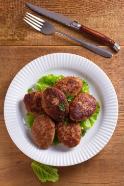 Lezzetli ev yapımı Hamburger veya pirzola. Tepegöz, dikey