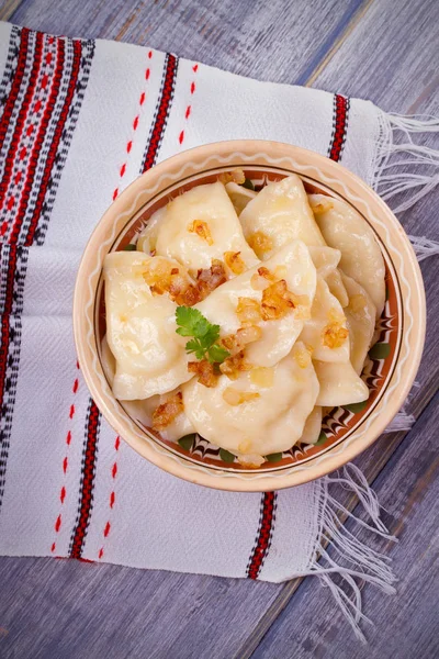 Dumplings Gevuld Met Aardappelpuree Vegetarische Schotel Varenyky Varik Pierogi Pyrohy — Stockfoto