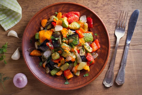 Zeleninovém Salátu Lilek Paprika Rajče Cuketa Mrkev Cibuli Salát Dušené — Stock fotografie