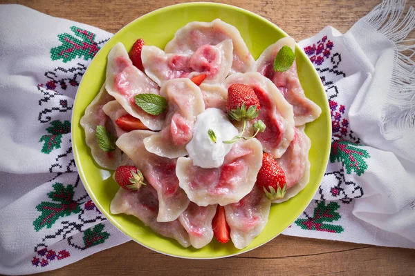 Deliciosos Bolinhos Morango Bolinhos Com Bagas Varenyky Vareniki Pierogi Pirohy — Fotografia de Stock