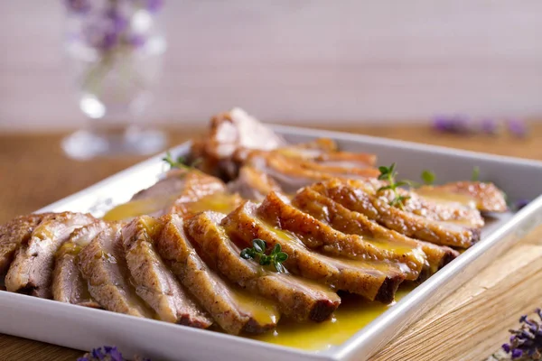 Eendenborst Met Sinaasappelsaus Wit Bord Duck Breast Biefstuk Van Ossenhaas — Stockfoto