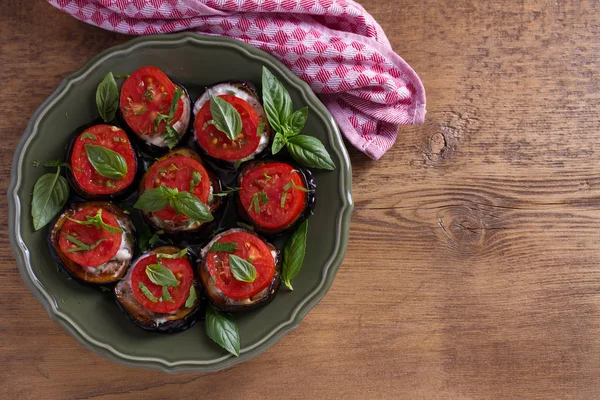 ナスとトマトのソース 健康的なベジタリアン料理 — ストック写真