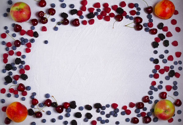 Varie Bacche Fresche Estive Mix Frutta Bacche Sfondo Bianco Bandiera — Foto Stock