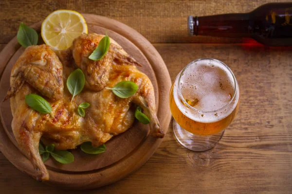 Glass Beer Grilled Chicken Well Baked Juicy Chicken Good Food — Stock Photo, Image