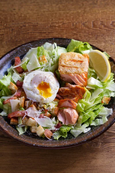 Salmon Caesar Salad Crispy Pan Fried Salmon Fillet Bacon Poached — Stock Photo, Image