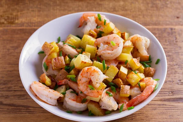 Camarones Con Cebolletas Patatas Crujientes — Foto de Stock