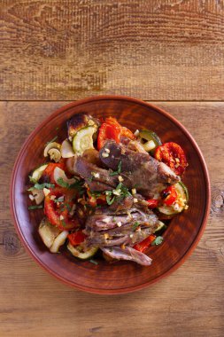 Yavaş Tencere kuzu sebze ve sarımsak ile. Yukarıda görmek, en iyi stüdyo vurdu 