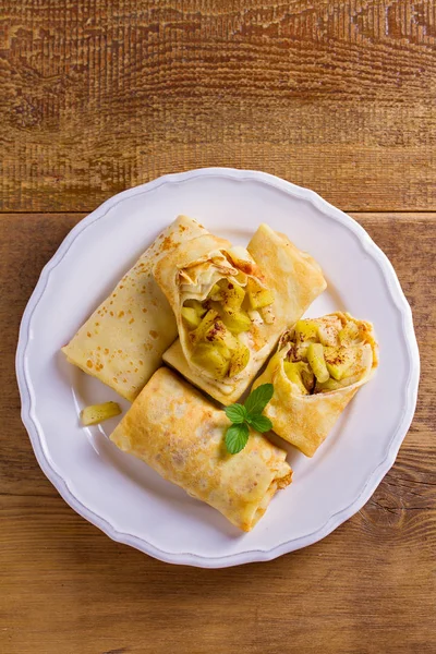 Apple Cinnamon Crepes Pancakes Caramelized Apples Cinnamon View Top Studio — Stock Photo, Image