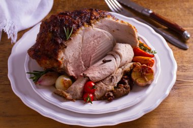 Sebze jambon pişmiş: havuç, soğan, domates, sarımsak ve otlar