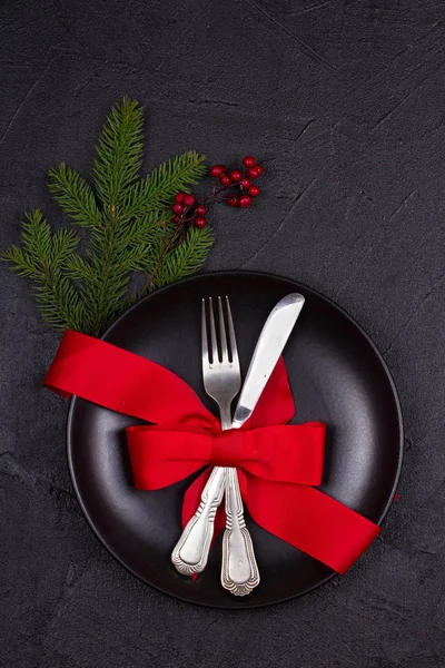 Christmas Composition Plate Cutlery Pine Branches Ribbon Red Berries Black — Stock Photo, Image