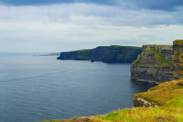 Güzel Deniz Dağ Manzarası Fotoğrafı Moher Cliffs West Coast Ireland — Stok fotoğraf