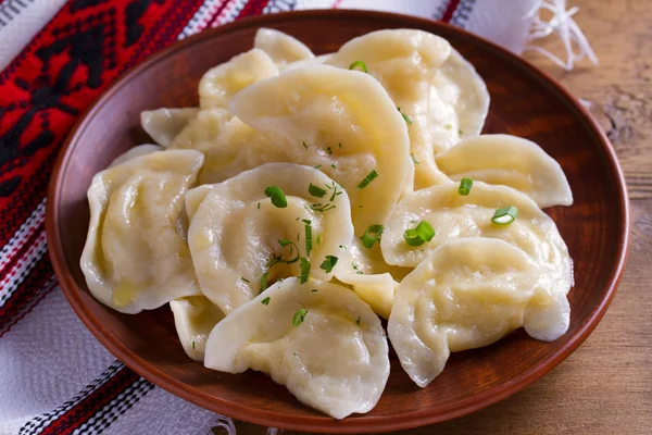 Dumplings Llenos Puré Papas Varenyky Vareniki Pierogi Pyrohy Albóndigas Con —  Fotos de Stock