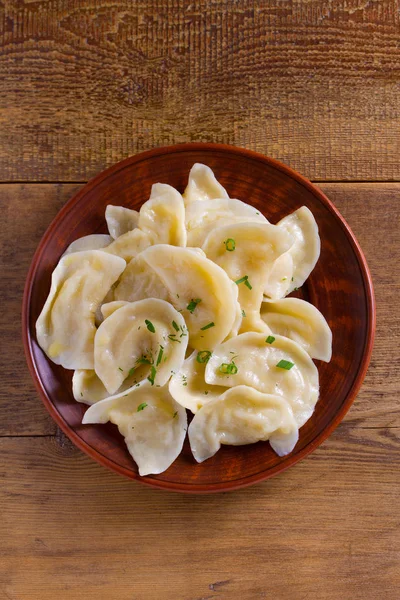 Dumplings Llenos Puré Papas Varenyky Vareniki Pierogi Pyrohy Albóndigas Con —  Fotos de Stock