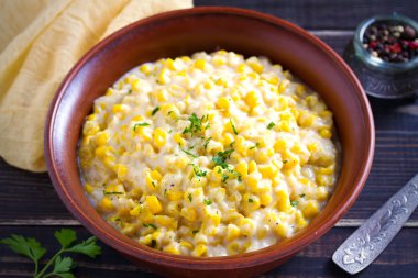 Tatlı ve kremsi Mısır kase. Mısır yemek. Yatay