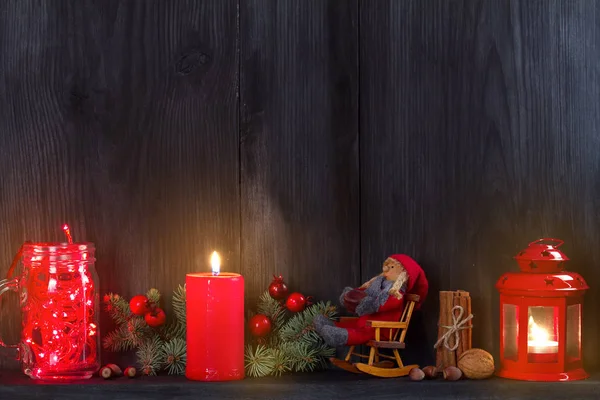 Weihnachten Und Neujahr Hintergrund Mit Kerze Licht Dekorationen Und Geschenkbox — Stockfoto