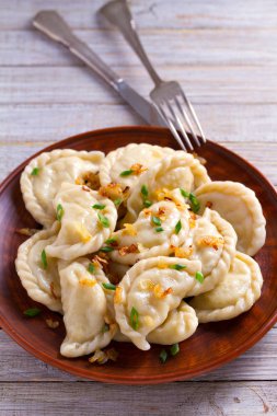 Lahanayla dolu börekler. Varenyky, vareniki, pierogi, pyrohy - dolgulu hamur tatlısı