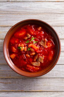 Sebze, et, fasulye ve pancar kök ile yapılan çorba: borsht, bortsch, borshch, Pancar çorbası. Geleneksel çanak Ukrayna, Rusya, Polonya. Yukarıdan görüntülemek, en iyi stüdyo çekim, yatay 