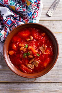 Sebze, et, fasulye ve pancar kök ile yapılan çorba: borsht, bortsch, borshch, Pancar çorbası. Geleneksel çanak Ukrayna, Rusya, Polonya. Yukarıdan görüntülemek, en iyi stüdyo çekim, yatay 