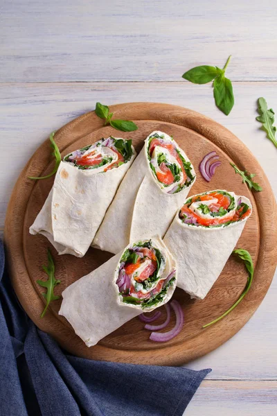 Salmone Crema Formaggio Avvolge Impacchi Con Salmone Burrito Gustoso Fatto — Foto Stock