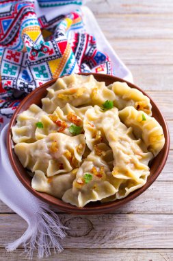 İçi patates dolu börekler. Varenyky, vareniki, pierogi, pyrohy - dolgulu hamur tatlısı