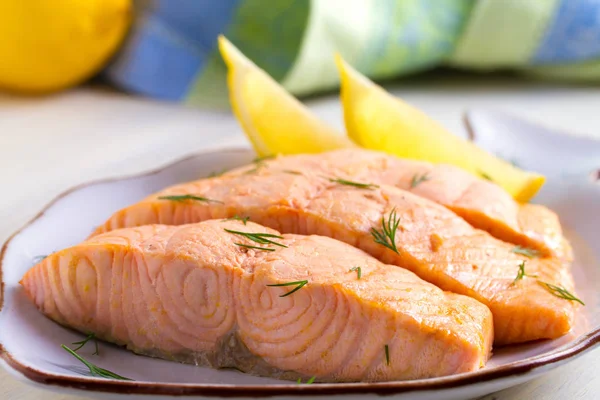 Pochiertes Lachsfilet Gekochter Lachs Auf Weißem Teller Gut Für Die — Stockfoto