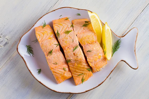 Pochiertes Lachsfilet Gekochter Lachs Auf Weißem Teller Gut Für Die — Stockfoto