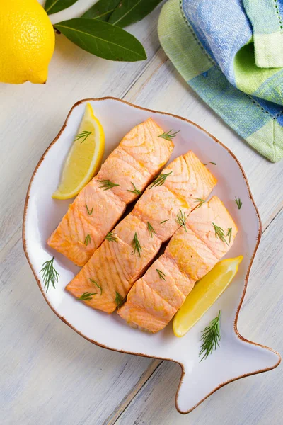 Filete Salmón Escalfado Salmón Hervido Plato Blanco Bueno Para Dieta —  Fotos de Stock