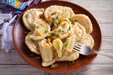 Köfte, patates ile dolu. Köfte dolgu ile. Yatay