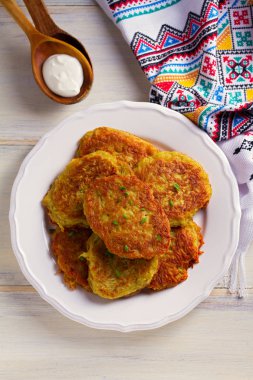 Patatesli Çörek. Sebze börek, latkeler, draniki. Sebze krep. dikey, ek yükü