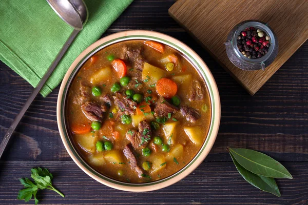 Guiso Tradicional Cordero Irlandés Con Verduras Vista Desde Arriba Plano — Foto de Stock