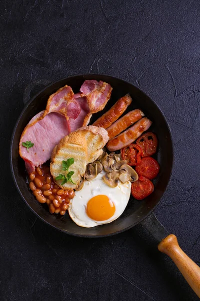 English Irish Breakfast Sausages Bacon Eggs Tomatoes Mushrooms Beans Frying — Stock Photo, Image