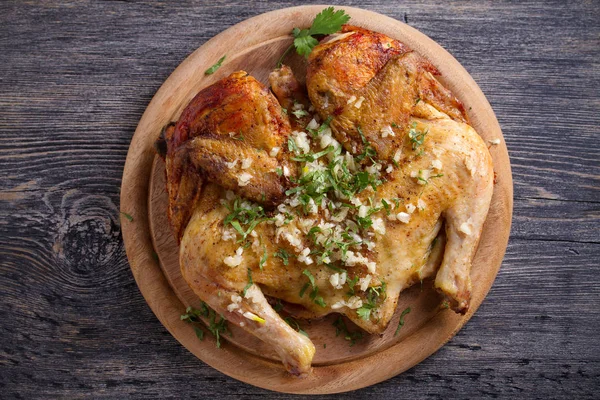 Sarımsaklı ızgara spatchcock tavuk
