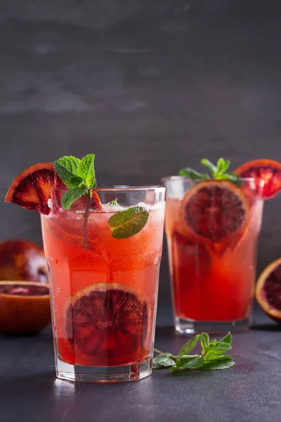 Two Glasses Blood Orange Red Orange Cocktail Slices Citrus Fruits — Stock Photo, Image