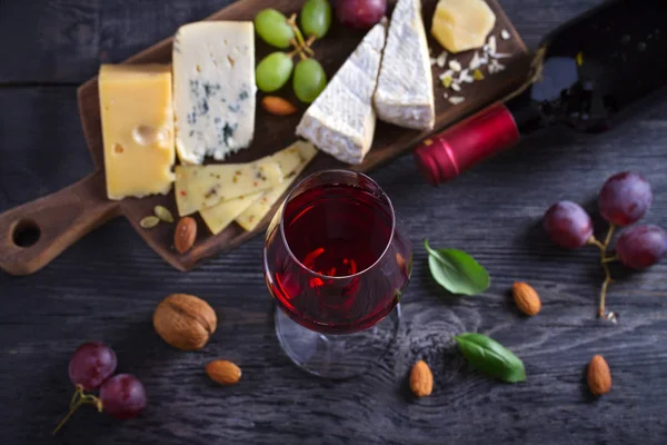 Red Wine Cheese Chopping Board Wine Food Concept Image — Stock Photo, Image