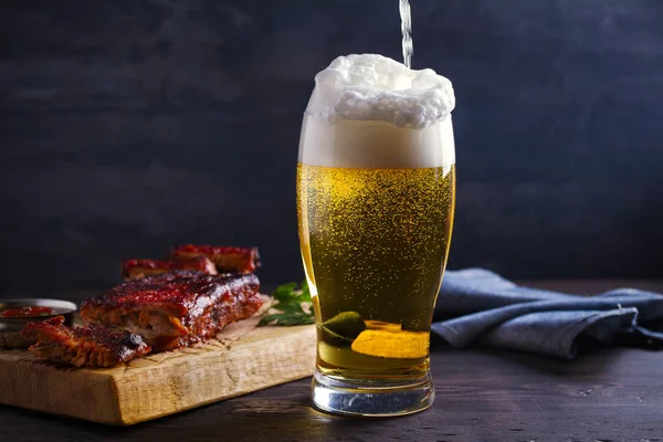 Пиво Свиные Ребрышки Але Мясо Концепция Пива Продуктов Питания Образ — стоковое фото