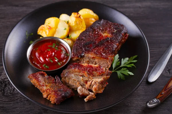 Geroosterde Varkensvlees Spareribs Met Aardappelen Gegrild Vlees Horizontale — Stockfoto